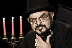 O cineasta José Mojica Marins caracterizado como Zé do Caixão (Foto: Divulgação)