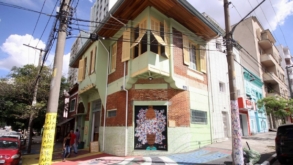 Casa abriga LGBT+ expulsos pela família em São Paulo