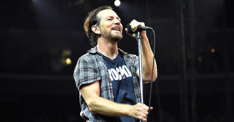Eddie Vedder confirma terceiro show solo em São Paulo