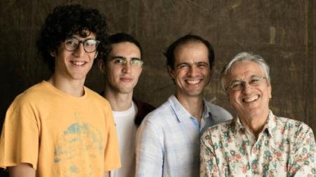 Caetano Veloso e seus filhos protagonizam show em São Paulo