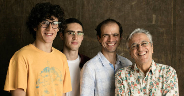Caetano Veloso e seus filhos protagonizam show em São Paulo