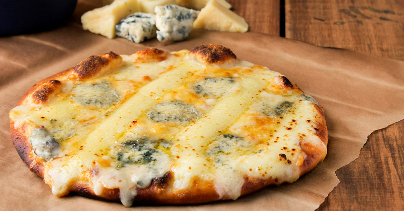 Monte uma pizza com seus ingredientes favoritos na Pizza Makers
