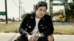 Frank Iero, ex-My Chemical Romance, traz nova banda ao Brasil em abril