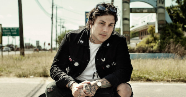 Frank Iero, ex-My Chemical Romance, traz nova banda ao Brasil em abril