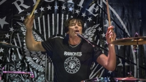 Richie Ramone, ex-baterista do Ramones, se apresenta no Manifesto Bar