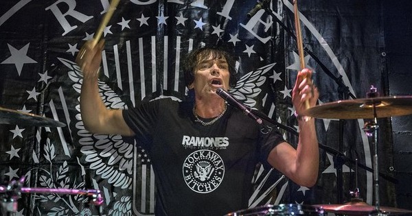 Richie Ramone, ex-baterista do Ramones, se apresenta no Manifesto Bar