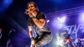 Scott Stapp, ex-vocalista do Creed, anuncia show em São Paulo