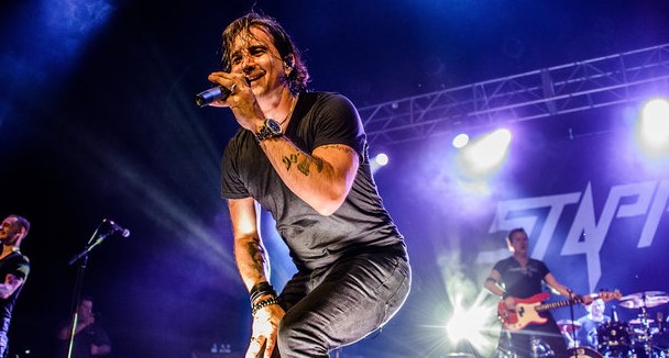 Scott Stapp, ex-vocalista do Creed, anuncia show em São Paulo