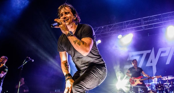 Scott Stapp, ex-vocalista do Creed, anuncia show em São Paulo