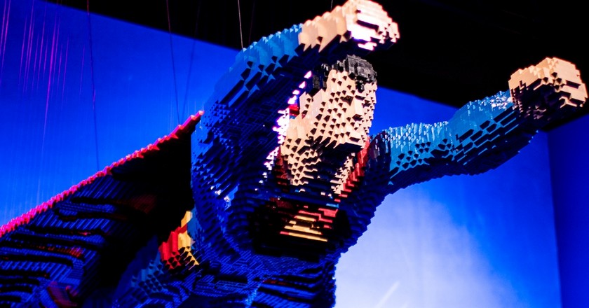 Exposição The Art of the Brick®: DC Super Heroes terá visitação gratuita na próxima terça