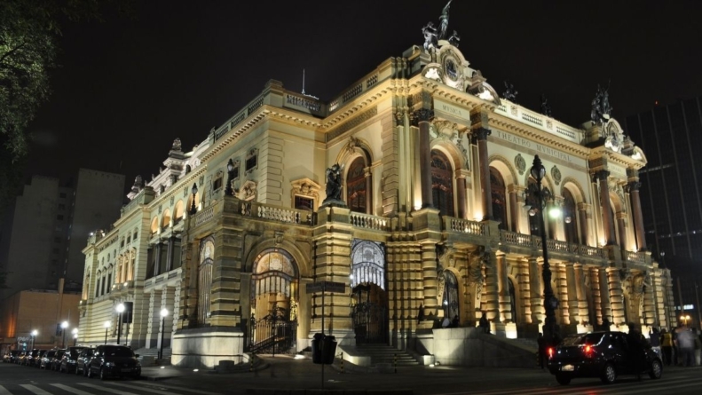 Theatro Municipal realiza visitas guiadas gratuitas