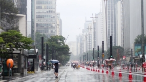 Domingo em São Paulo deve ser de frio intenso e chuva