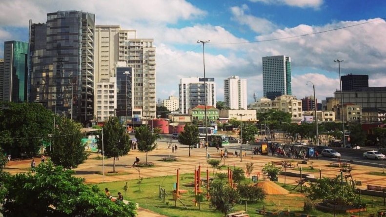 O Largo da batata tem de tudo. Inclusive um ótimo churrasquinho.