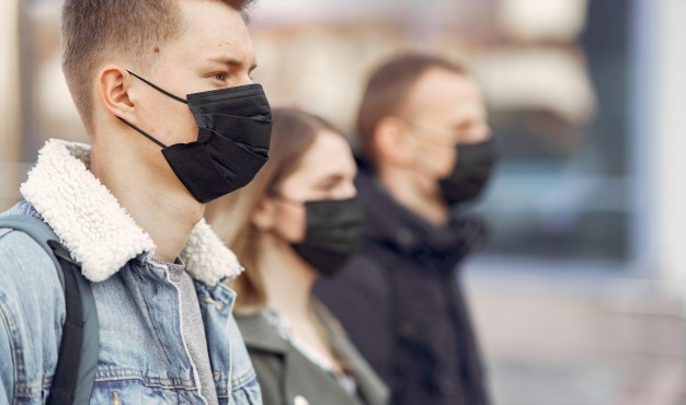 Uso de máscaras ao ar livre não será obrigatório em SP a partir de 11/12