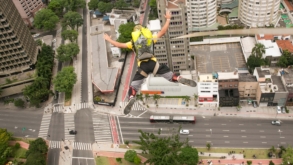 Base Jump acontece no Ed. Martinelli durante a Virada Esportiva