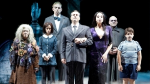 Musical “A Família Addams” entra nas últimas semanas em cartaz