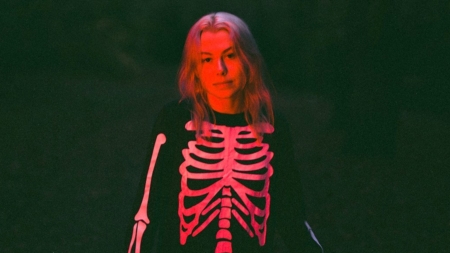 Phoebe Bridgers cancela show no Lollapalooza Brasil 2022