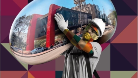 Kobra faz Ode ao trabalhador em exposição na avenida Paulista
