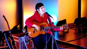 Um dos maiores ícones da MPB, Adriana Calcanhotto faz show na Casa Natura Musical
