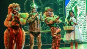 Musical O Mágico de Oz estende temporada no Teatro das Artes em São Paulo