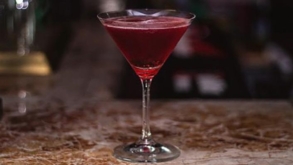 Dia do Coquetel: The Blue Pub dá receitas de drinks pra fazer em casa