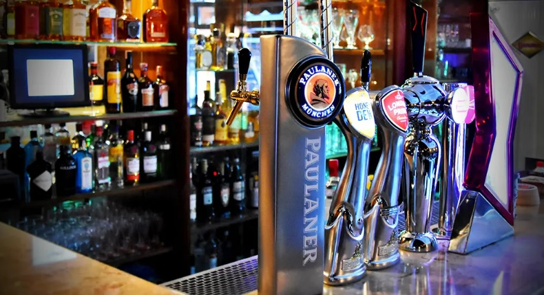 The Blue Pub celebra 15 anos com brindes e preços promocionais