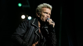 Com shows marcados em São Paulo, Billy Idol e The Killers lançam novos clipes