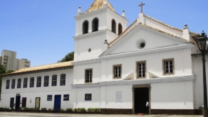 É possível fazer uma visita guiada ao Pateo do Collegio!