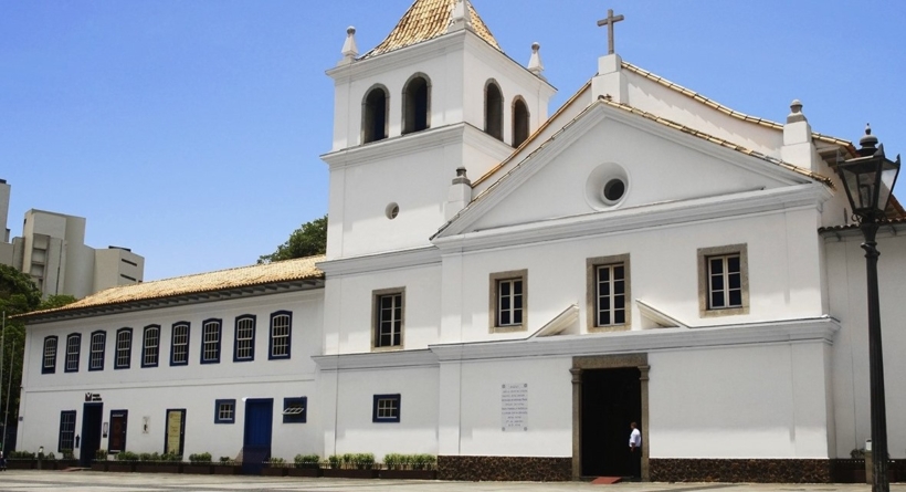 É possível fazer uma visita guiada ao Pateo do Collegio!