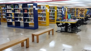 Conheça a Biblioteca Jayme Cortez, que fica dentro do CCJ