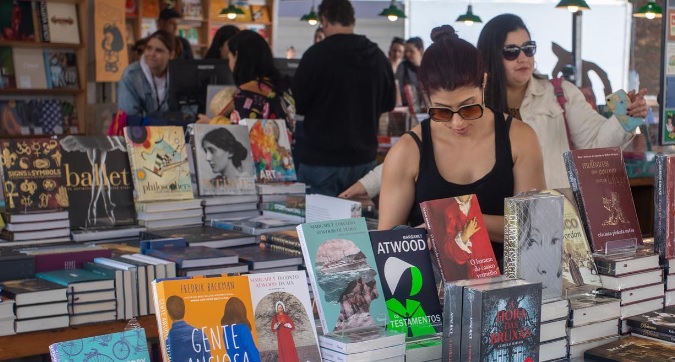 Praça Charles Miller recebe feira do livro com entrada gratuita até domingo