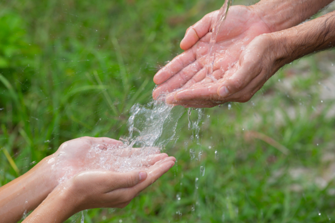 10 Maneiras simples de economizar água e fazer a diferença