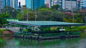 Heineken inaugura bar flutuante no Rio Pinheiros