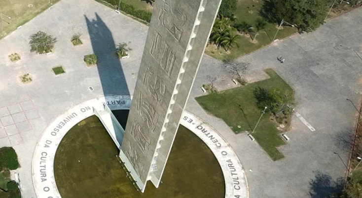 Torre do Relógio da USP completa 50 anos e recebe nova iluminação