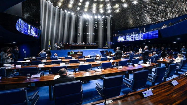 Senado aprova projeto que permite redução da jornada de trabalho sem corte no salário