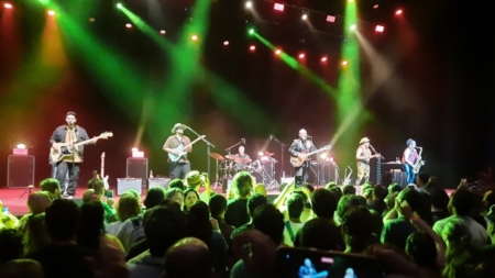 Men At Work toca seus principais hits em show elogiado na capital paulista