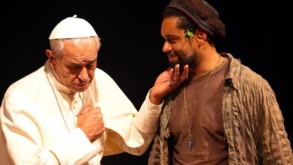 Espetáculo teatral “Entre Franciscos, o Santo e o Papa” faz temporada em São Paulo