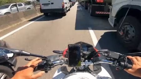 Manu Chao divulga música e documentário em homenagem aos motoboys de São Paulo