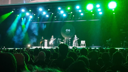 Pretenders faz show repleto de nostalgia e emoção no C6 Fest 2025