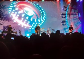 Bryan Adams passeia por sua carreira em show de 31 músicas na Vibra São Paulo