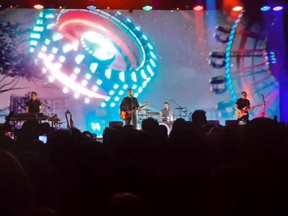 Bryan Adams passeia por sua carreira em show de 31 músicas na Vibra São Paulo