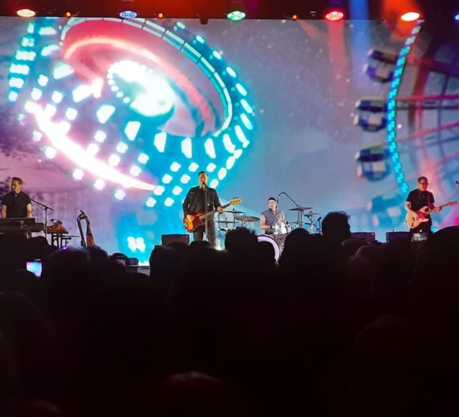 Bryan Adams passeia por sua carreira em show de 31 músicas na Vibra São Paulo