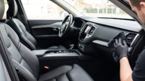 Estética automotiva interna: Como manter os bancos e o painel sempre novos